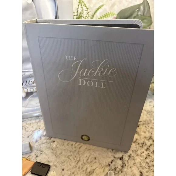 Franklin Mint Jackie Kennedy Doll with Wardrobe Trunk Outfits Accessories Book - Picture 7 of 16